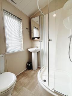 2 Lakeside, Luxury lodge with private garden & parking - Patrington - 3