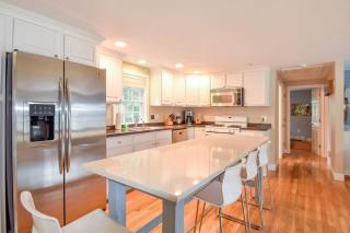 Fully Renovated Walk to Scargo Lake - Dennis - 4