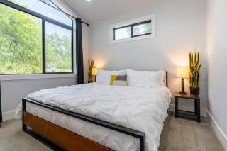 Downtown Mini Mansion - Walk to Rainey - 2