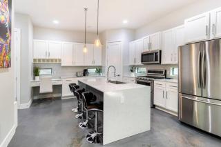 Downtown Mini Mansion - Walk to Rainey - Austin - 7