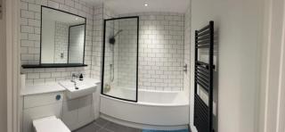 FEMALE ONLY Spare room with Gym & Spa Access - Colindale - 3