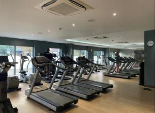 FEMALE ONLY Spare room with Gym & Spa Access - Colindale - 1