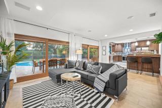 Family Beach Home With Home Theater & Heated Pool! - Hollywood - 7
