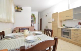 Gorgeous Apartment In Piano Di Mommio - 7