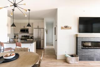 New Modern Charm - Hot Tub - Deck Views! - Fraser - 5