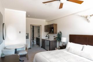 New Luxe Condo - Hot Tub - Minutes to WP! - Fraser - 8