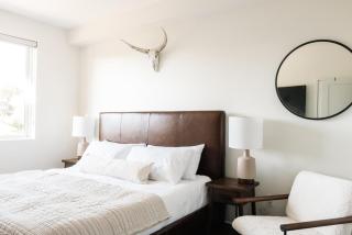 Chic Condo - Near Town and Trails - Hot Tub - Deck - 7