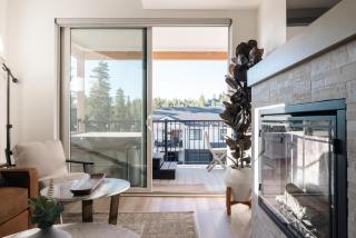 Chic Condo - Near Town and Trails - Hot Tub - Deck - 2