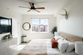 New MTN Retreat - Hot Tub - Deck Views - Fraser - 8