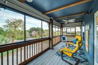 Walk to Pier Bayside Getaway with Screened Balcony - Bayside - 9
