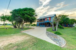 Walk to Pier Bayside Getaway with Screened Balcony - Bayside - 0