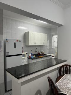 Ap Canto do Forte com Wi-Fi, TV e varanda - 8