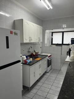 Ap Canto do Forte com Wi-Fi, TV e varanda - 9