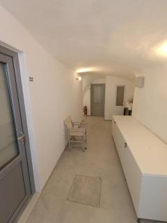 Basement Economy Center Rooms - Fira - 5