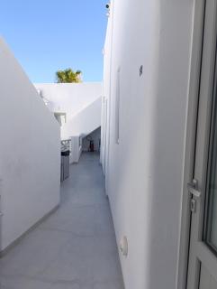 Basement Economy Center Rooms - Fira - 4