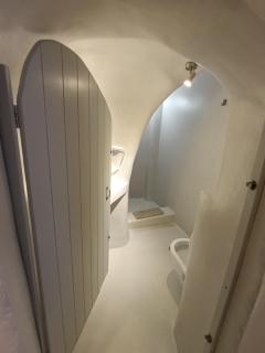 Basement Economy Center Rooms - Fira - 3