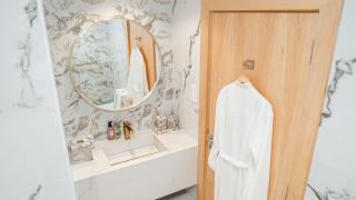 2BDR Luxury Apartment in Palm - Dubai - 6
