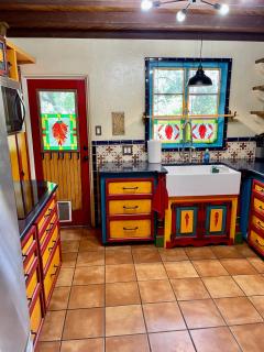 The Pleasant Street Casitas - Historic & Modern Charm - 6