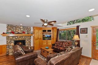 Cozy Bear Cabin With AC Hot Tub MountainViews - Big Bear Lake - 0