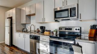 Spacious 1Bedroom 1bath Heart of Redmond - Redmond - 2