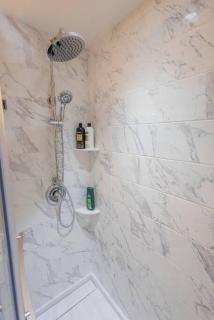 Artsea 2BR Cozy Ample Parking Near Beaches & Lecom Upstairs - 1