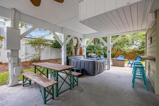 New Listing, 2min WALK to Beach, Single Family Home, Pet Friendly, HotTub, Smart TV, Sleeps 10, Private Backyard - Myrtle Beach - 8