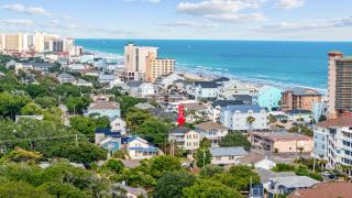 New Listing, 2min WALK to Beach, Single Family Home, Pet Friendly, HotTub, Smart TV, Sleeps 10, Private Backyard - Myrtle Beach - 7