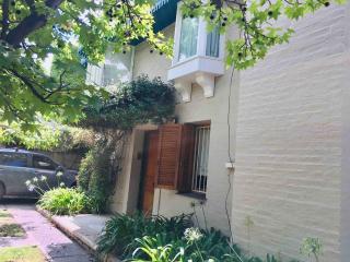 Amplia casa con jardín quincho y piscina - Ciudad Lujan de Cuyo - 1