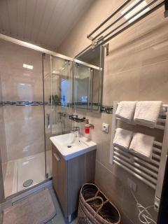 Superbe Appartement Rénové au Cœur de la Capitale - París - 1