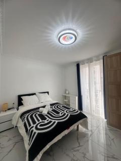 Superbe Appartement Rénové au Cœur de la Capitale - París - 0