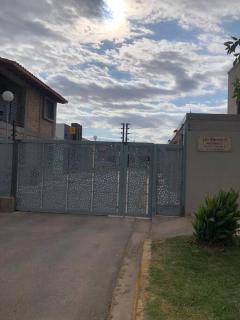 Se alquila casa en barrio privado - San Juan - 1
