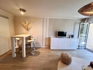 Stylish studio apartment with beautiful balcony - 8