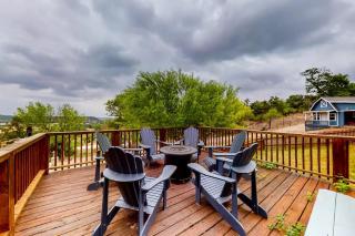 Charming Hill Country Retreat with Hot Tub - Fredericksburg - 0