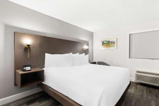 SureStay Hotel by Best Western Groves - 8