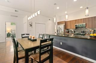 The Cozy Corner Retreat, 15 min walk to Old Town - 2