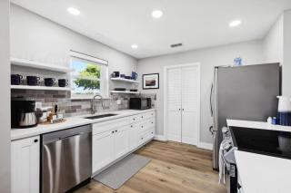 Charming Granbury Lake House with Breathtaking Sunsets - Granbury - 1