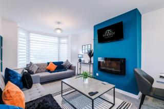 Modern 3-Bed house in Manchester by 53 Degrees Property, Ideal for Professionals & Contractors, FREE Parking - Sleeps 8! - 0