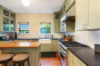 Stylish 4BR Belmont Haven with Saltwater Hot Tub - 9
