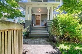 Stylish 4BR Belmont Haven with Saltwater Hot Tub - 4