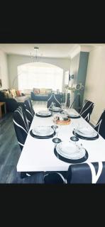 SOUTHEND ON SEA l 3 BEDROOM HOME WITH GARDEN l FREE STREET PARKING l 6 SINGLE BEDS OR 4 SINGLES 1X DOUBLE l - Southend-on-Sea - 6