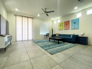 Fun 3-Story House in Vegas - 9mins to Strip and Airport! - 0