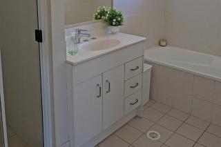 #5 Waterford Glen by Riley's Rooms - Loganlea - 2