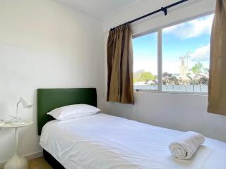 Large House. Convenient Location. - Auckland - 5