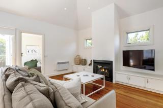 Idyllic Beach House Blairgowrie - 100m to Foreshore, 700m Walk to Village - Blairgowrie - 2