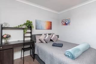 Cozy Double Room - Central Spot - Shared Bathroom - Regents Park - 0