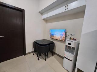 Pet & WFH Friendly Home Near BGC - Manila - 8