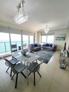 Luxurious 2 bedroom Beachfront Apartment - direct seaview - Ra’s al-Chaima - 4