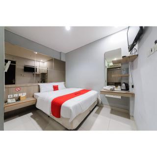 RedDoorz Plus near Grand Indonesia Jakarta - 0