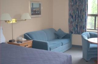 Howard Johnson by Wyndham Tillsonburg - 1
