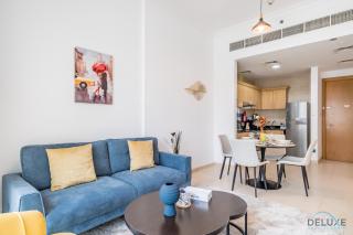 Promo Alert Captivating 1BR with Canal Views by Deluxe Holiday Homes - 2